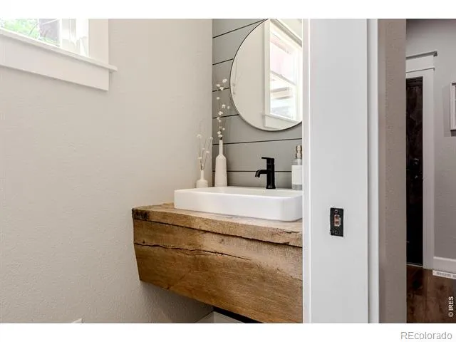 8657 Devinney Street Arvada, CO 80005