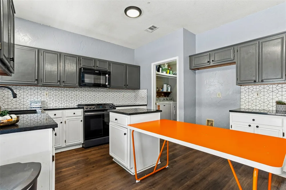5203 Rio Court Arlington, TX 76017