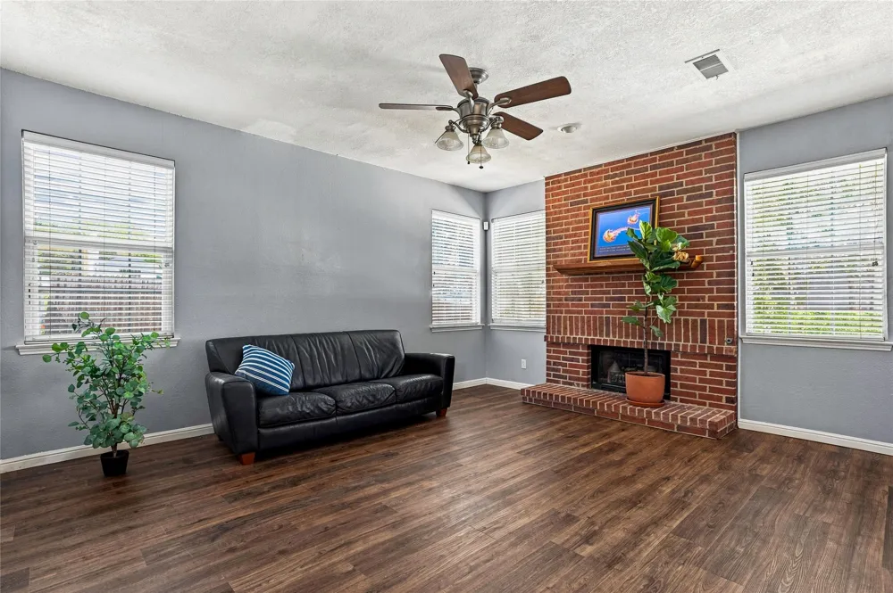 5203 Rio Court Arlington, TX 76017
