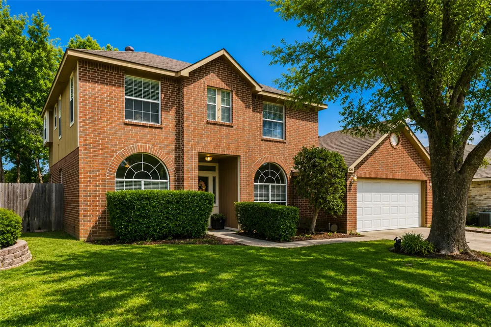 5203 Rio Court Arlington, TX 76017