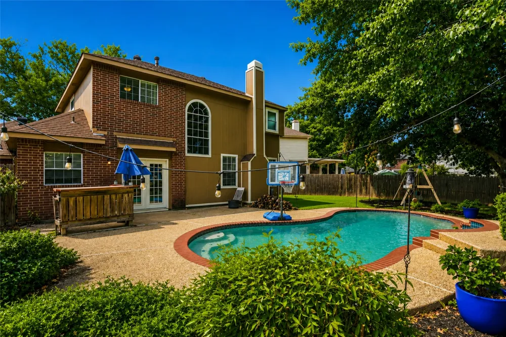 5203 Rio Court Arlington, TX 76017