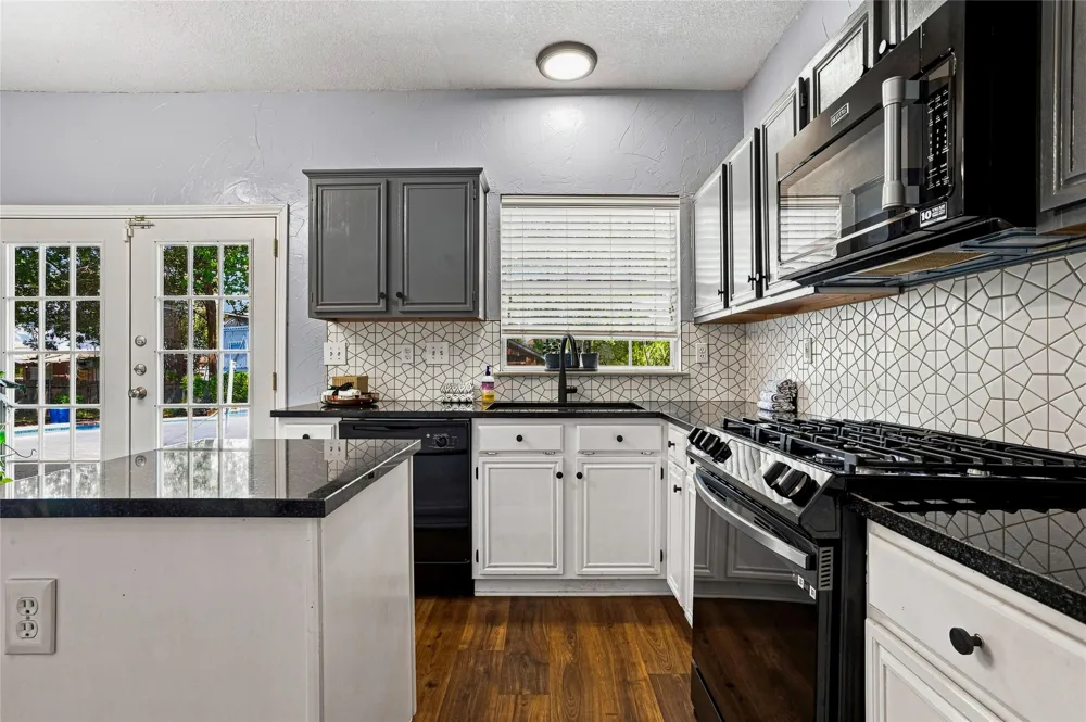 5203 Rio Court Arlington, TX 76017