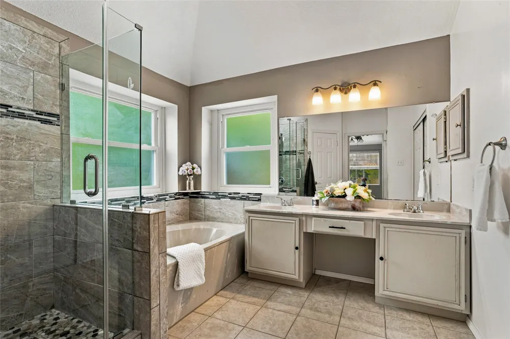 5203 Rio Court Arlington, TX 76017