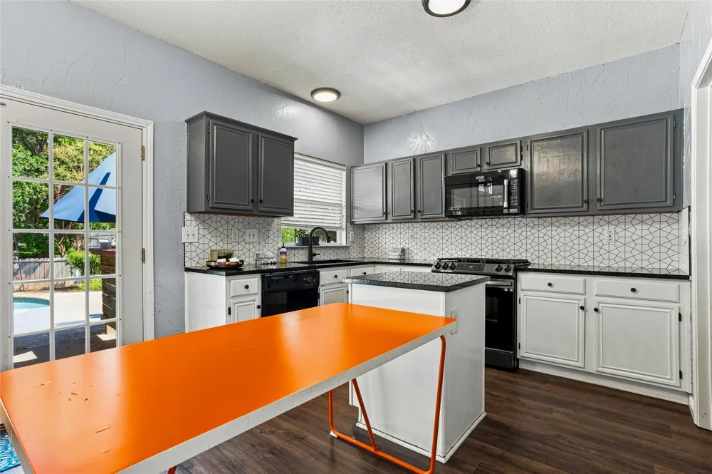 5203 Rio Court Arlington, TX 76017