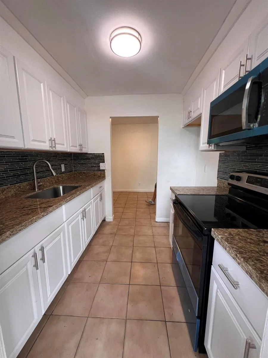 645 SW 20TH COURT #0020 Delray Beach, FL 33445