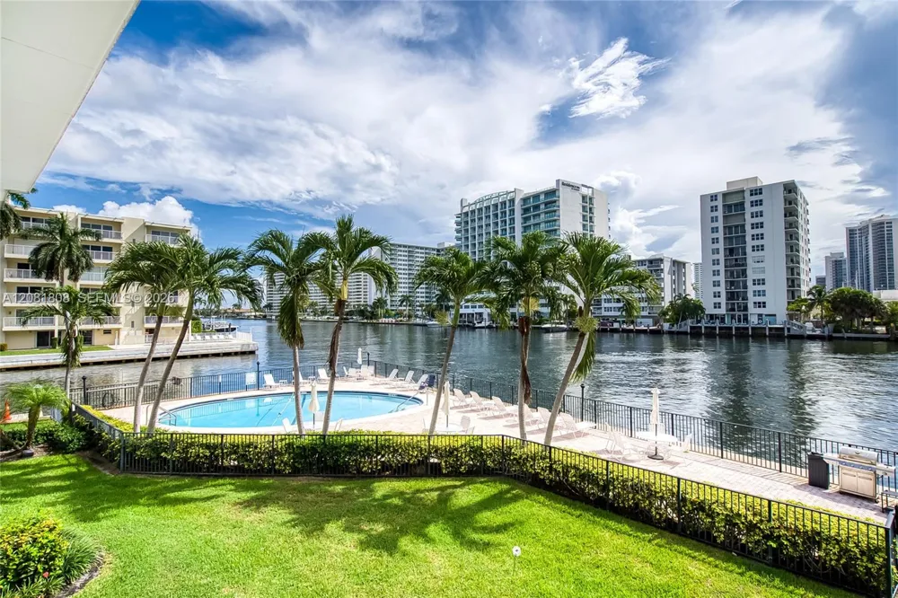 2895 NE 32nd St #205 Fort Lauderdale, FL 33306