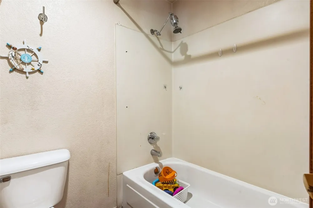 126 W Casino Road #13 Everett, WA 98204
