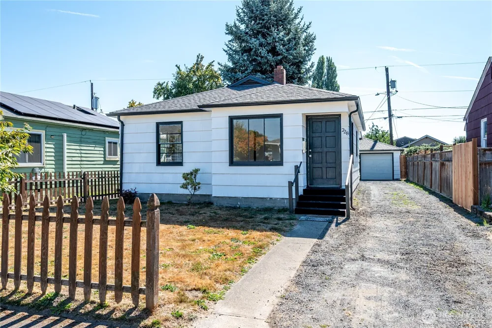 228 24th Avenue Longview, WA 98632