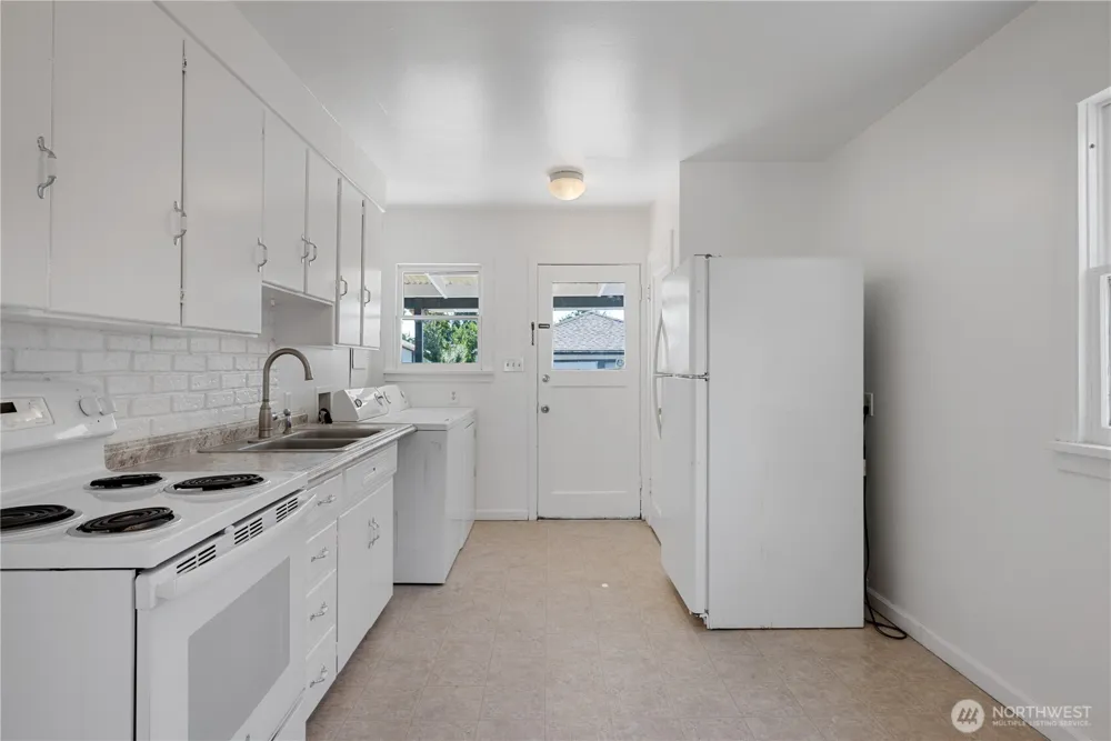 228 24th Avenue Longview, WA 98632