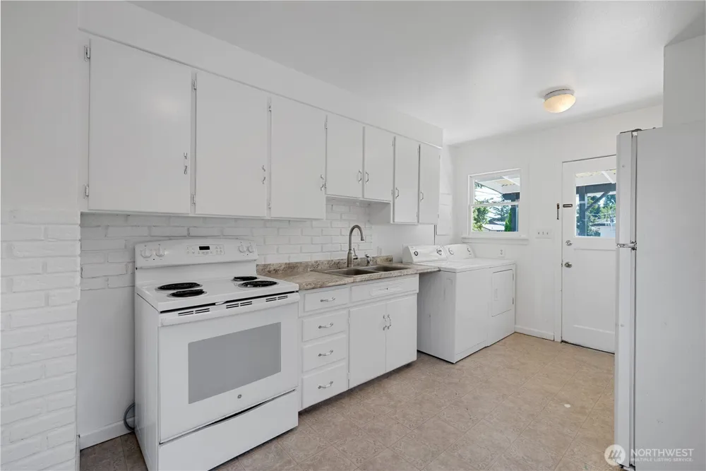 228 24th Avenue Longview, WA 98632