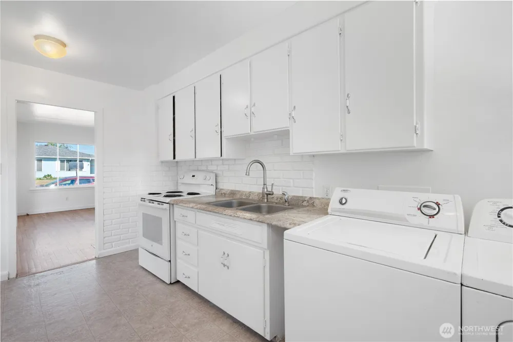 228 24th Avenue Longview, WA 98632