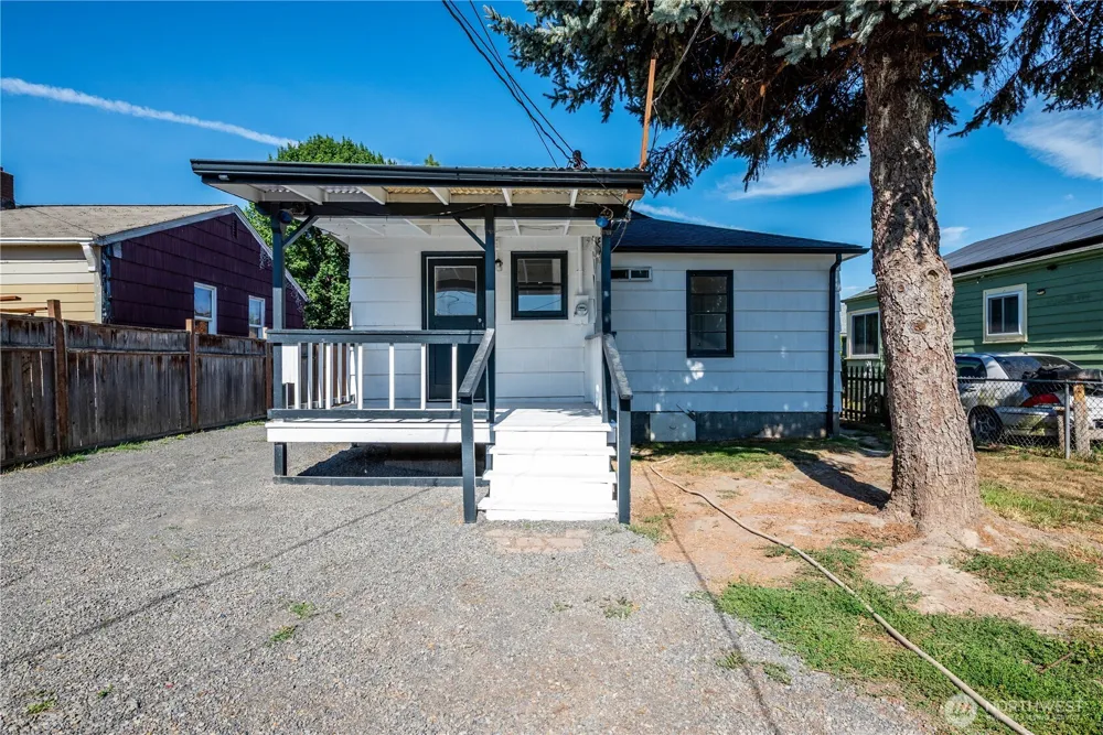 228 24th Avenue Longview, WA 98632