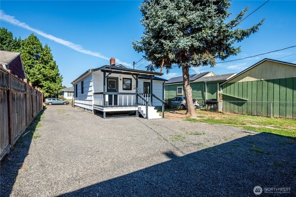 228 24th Avenue Longview, WA 98632