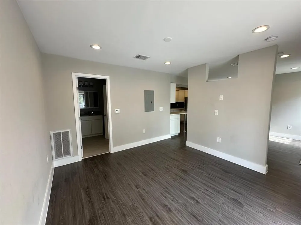 935 La Posada Drive #241 Austin, TX 78752