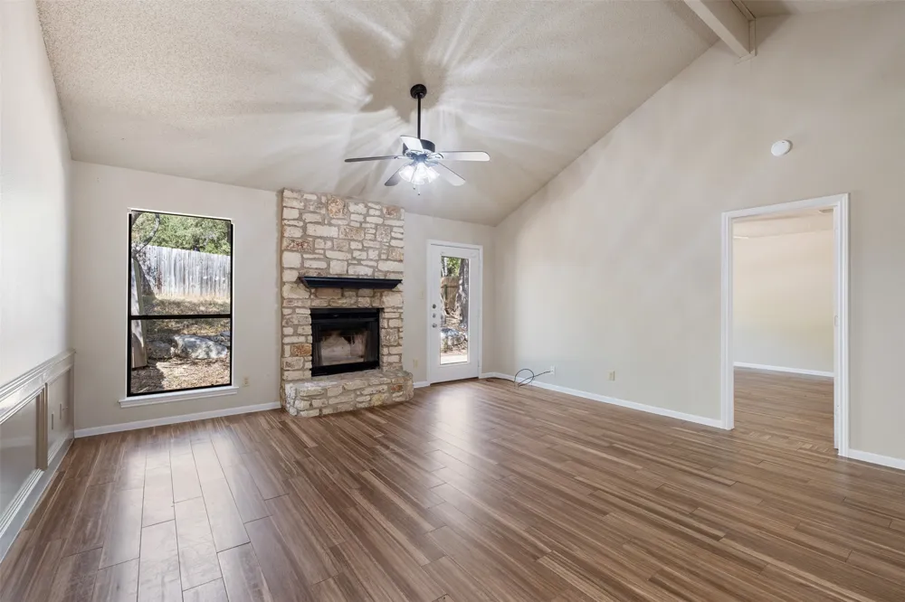 253 Mooring Circle #B Lakeway, TX 78734