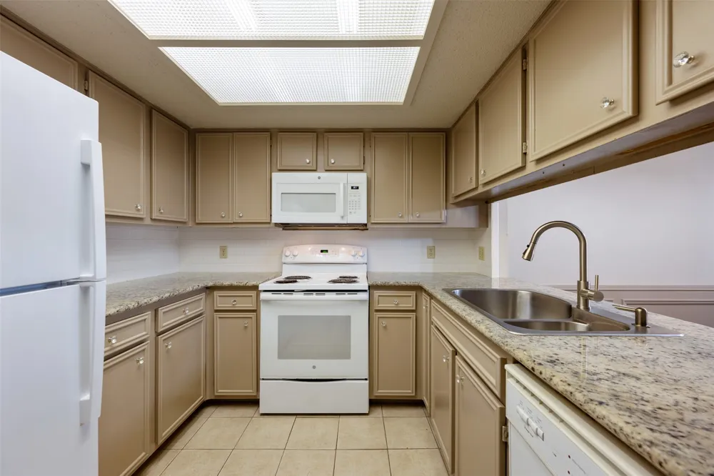 253 Mooring Circle #B Lakeway, TX 78734