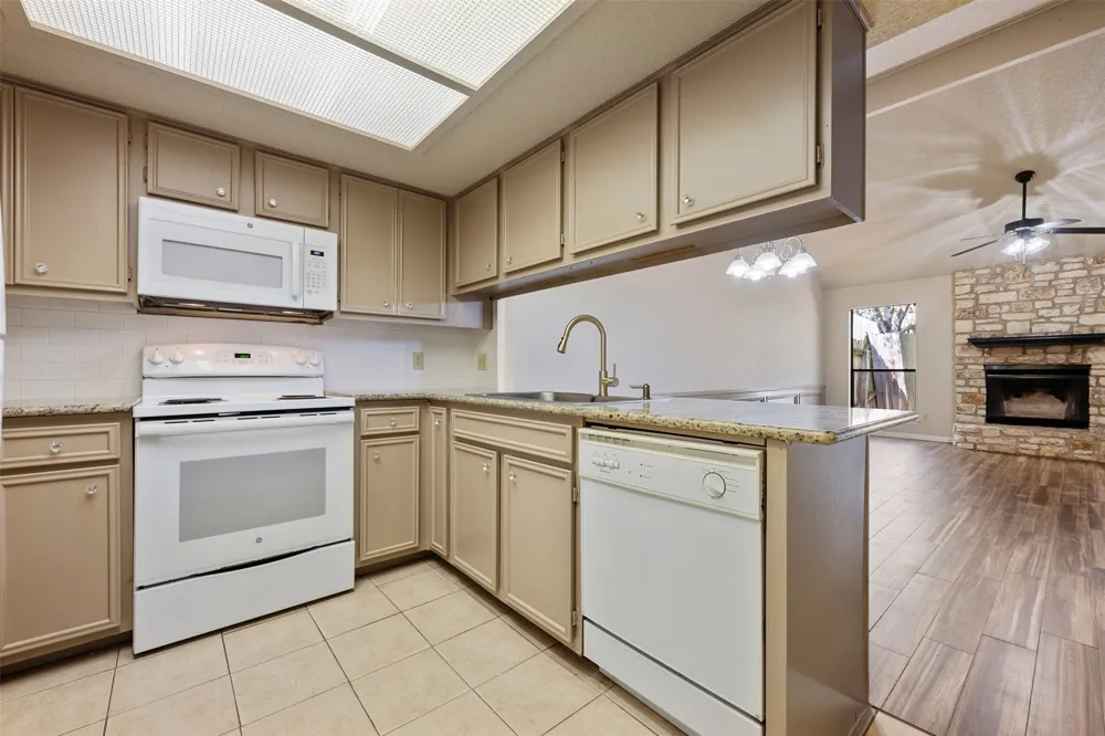253 Mooring Circle #B Lakeway, TX 78734