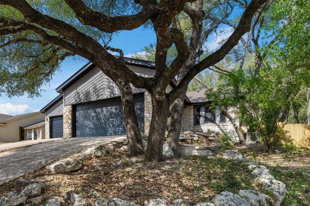 253 Mooring Circle #B Lakeway, TX 78734
