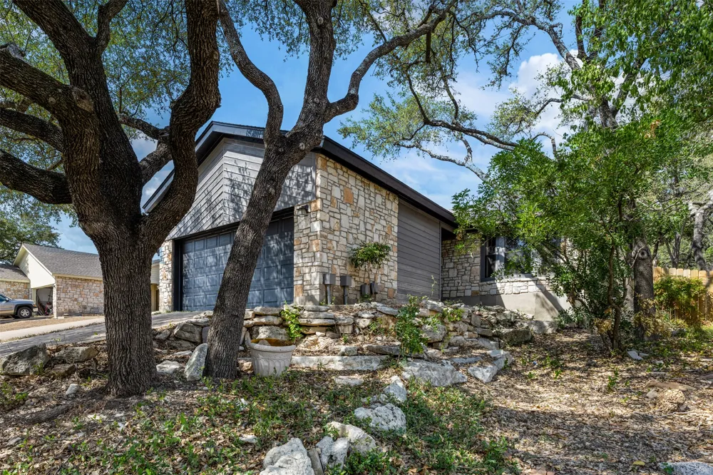 253 Mooring Circle #B Lakeway, TX 78734