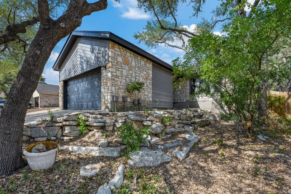 253 Mooring Circle #B Lakeway, TX 78734