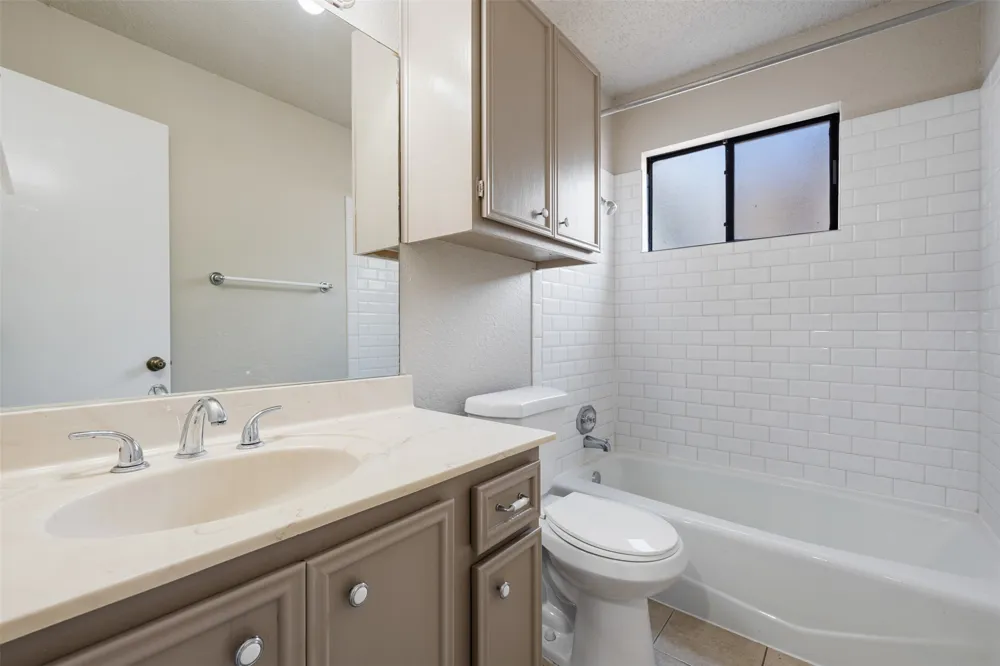 253 Mooring Circle #B Lakeway, TX 78734