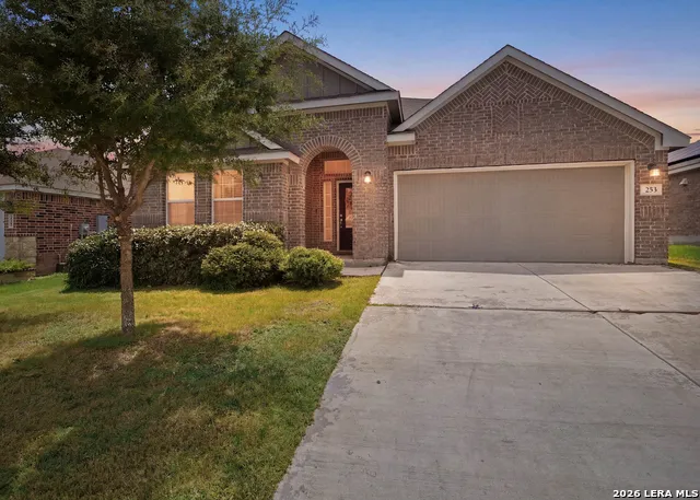 253 Holland Park Schertz, TX 78108