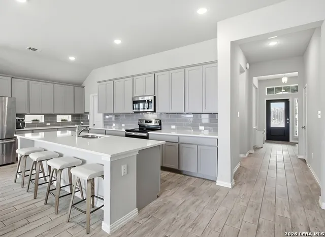 253 Holland Park Schertz, TX 78108