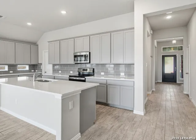 253 Holland Park Schertz, TX 78108