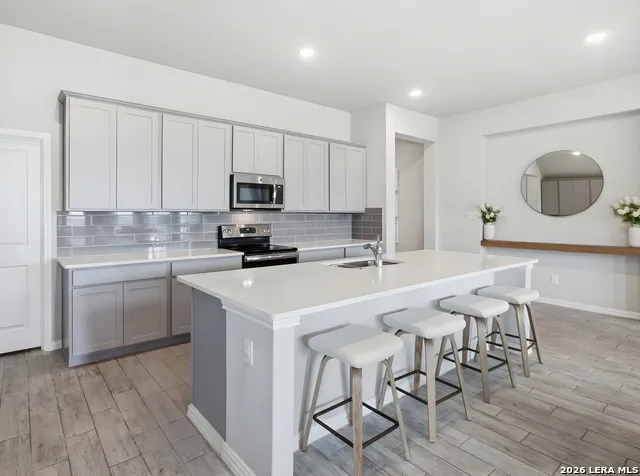 253 Holland Park Schertz, TX 78108