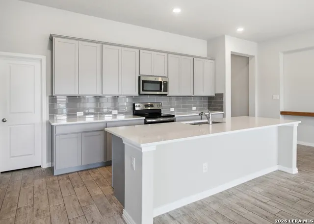 253 Holland Park Schertz, TX 78108