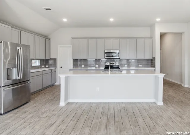 253 Holland Park Schertz, TX 78108
