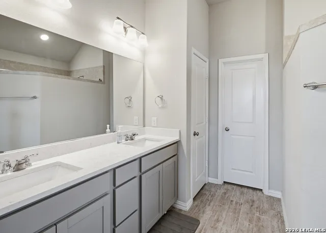 253 Holland Park Schertz, TX 78108