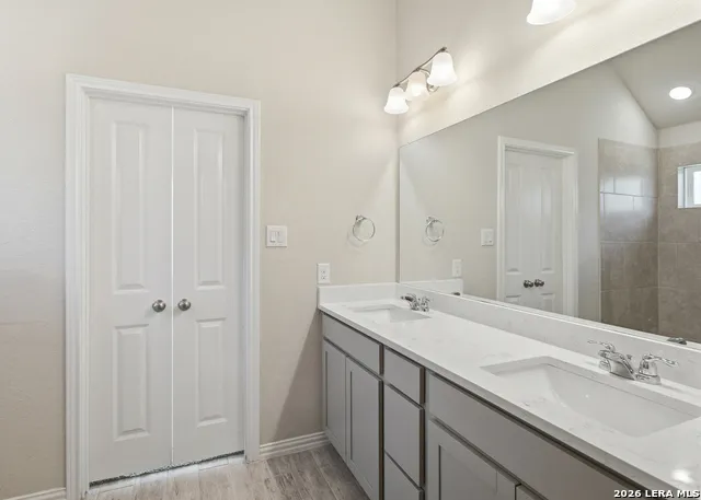 253 Holland Park Schertz, TX 78108