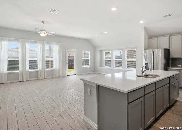 253 Holland Park Schertz, TX 78108