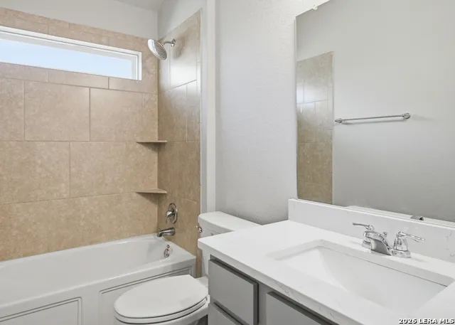 253 Holland Park Schertz, TX 78108