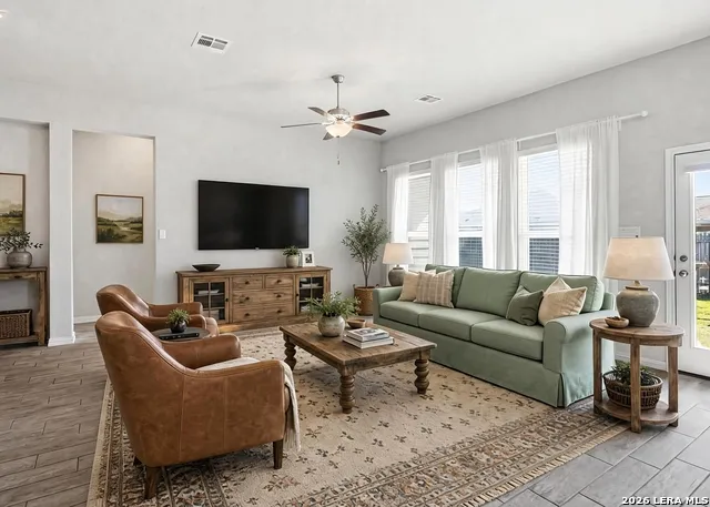 253 Holland Park Schertz, TX 78108