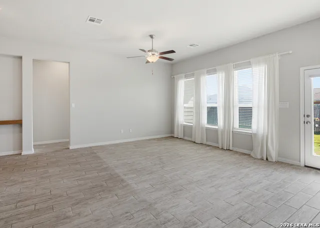 253 Holland Park Schertz, TX 78108