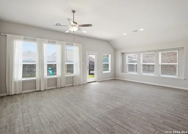 253 Holland Park Schertz, TX 78108