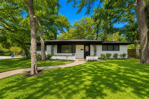 1500 W Lavender Lane