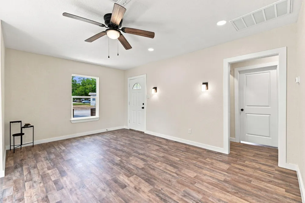 801 E Defee Avenue Baytown, TX 77520