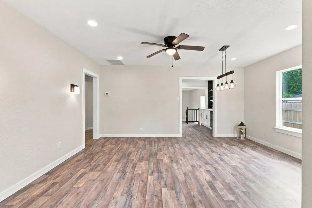 801 E Defee Avenue Baytown, TX 77520