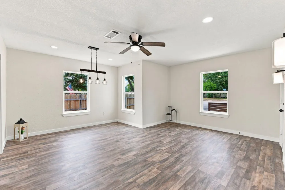 801 E Defee Avenue Baytown, TX 77520