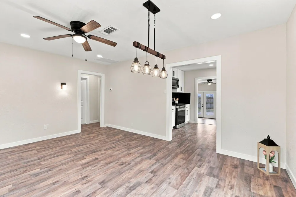 801 E Defee Avenue Baytown, TX 77520