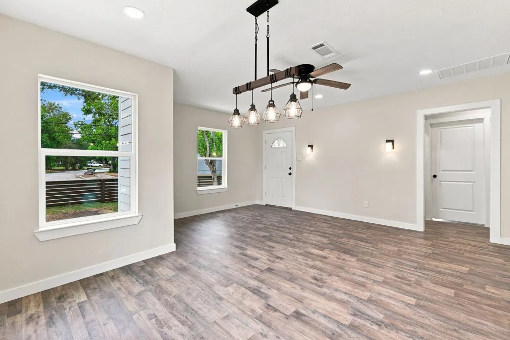 801 E Defee Avenue Baytown, TX 77520