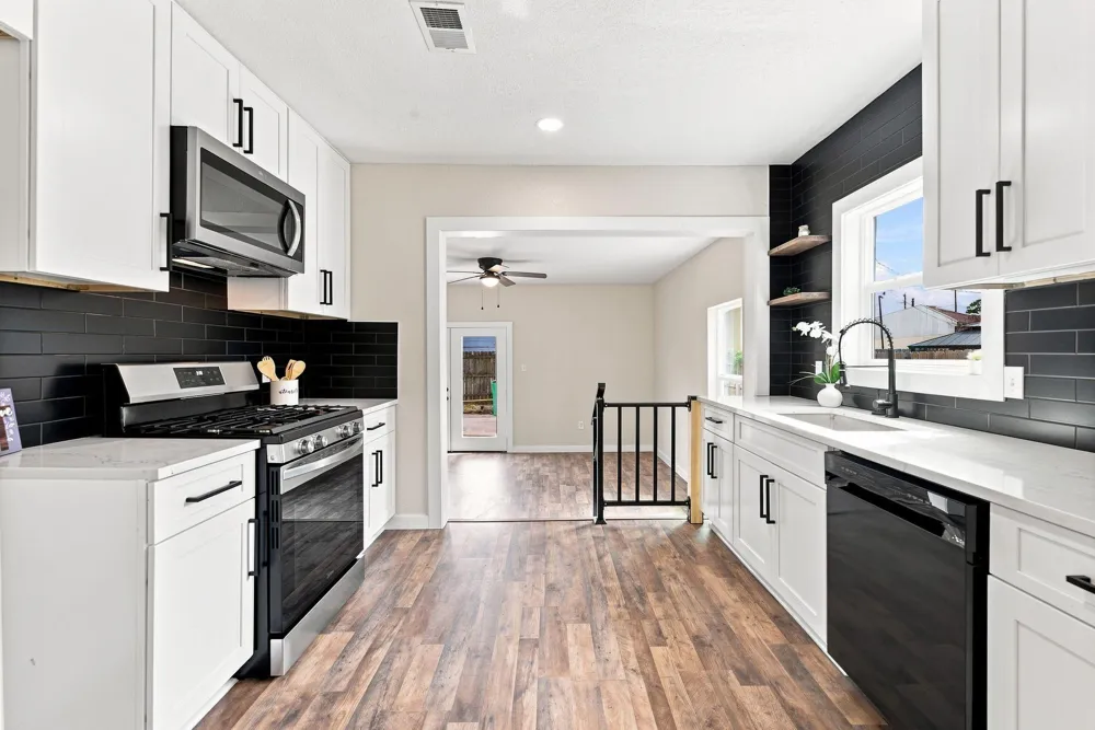 801 E Defee Avenue Baytown, TX 77520