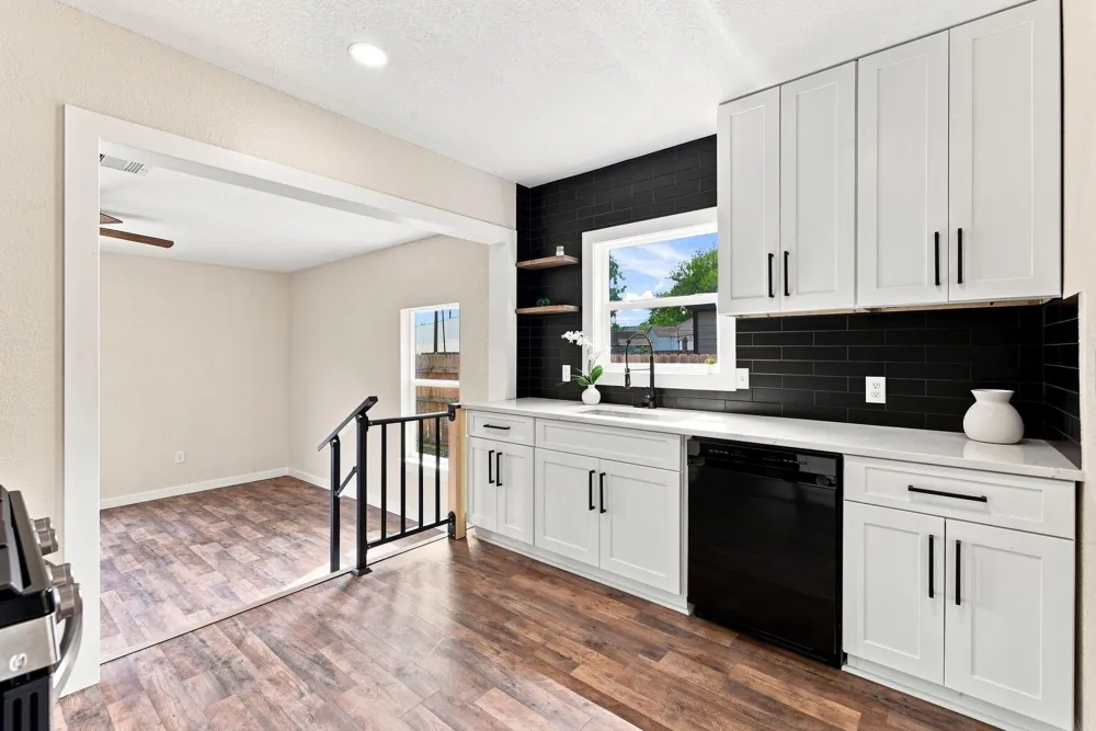 801 E Defee Avenue Baytown, TX 77520