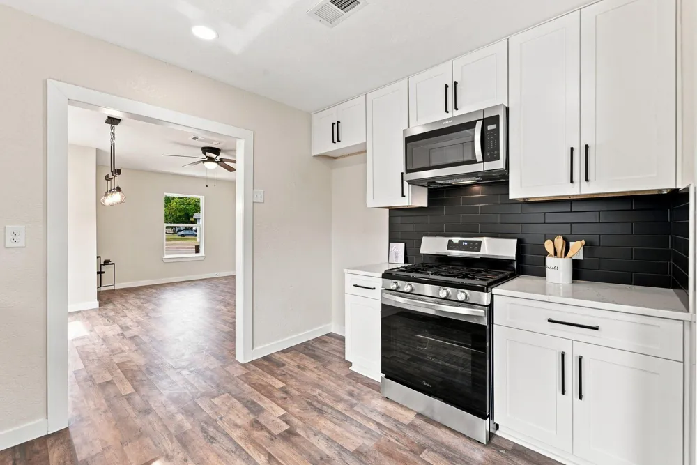 801 E Defee Avenue Baytown, TX 77520