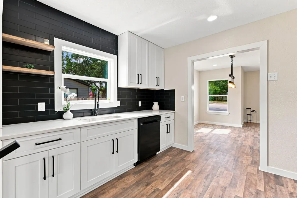 801 E Defee Avenue Baytown, TX 77520