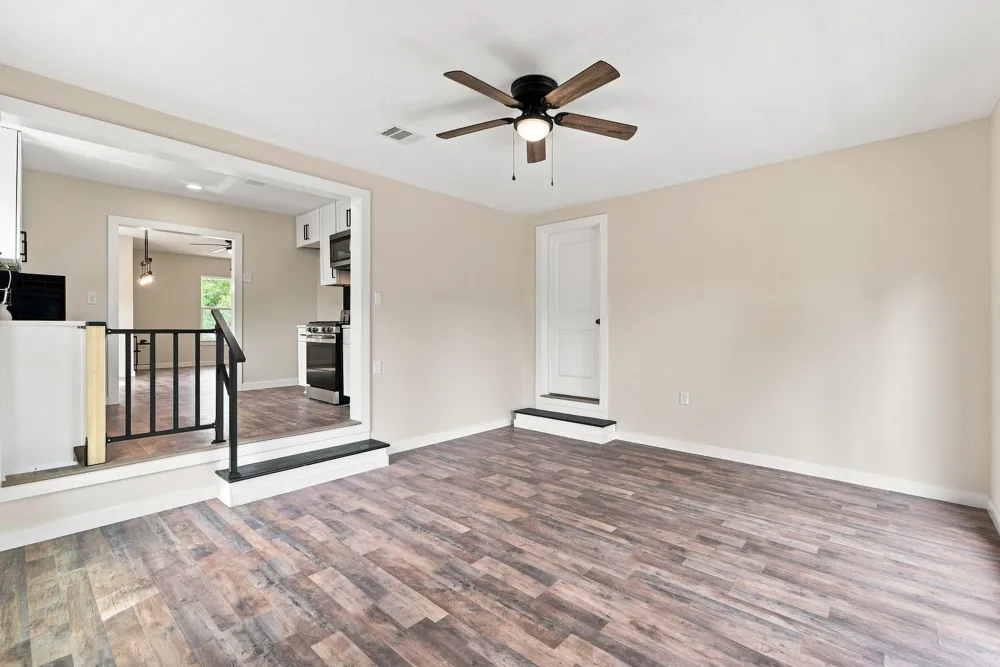 801 E Defee Avenue Baytown, TX 77520