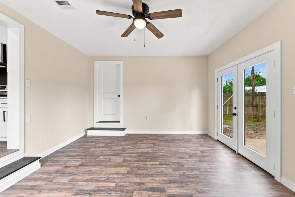 801 E Defee Avenue Baytown, TX 77520